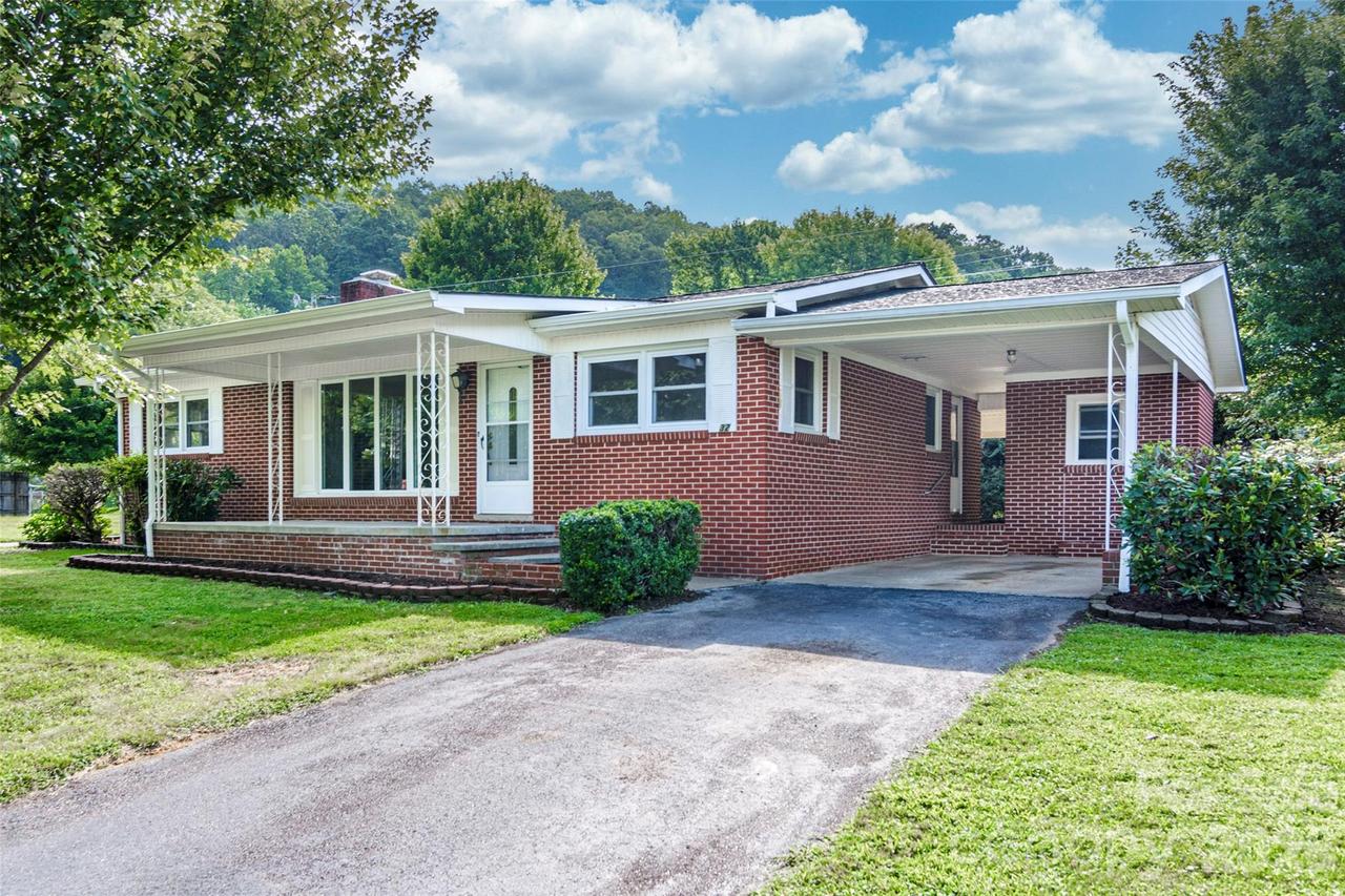 32 Kathy Dr., Waynesville, NC 28786