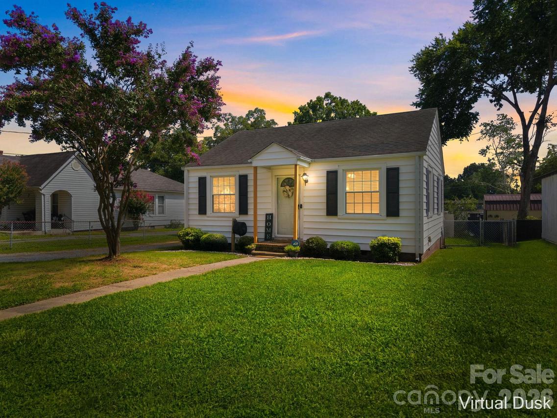 2102 Englewood St., Kannapolis, NC 28083