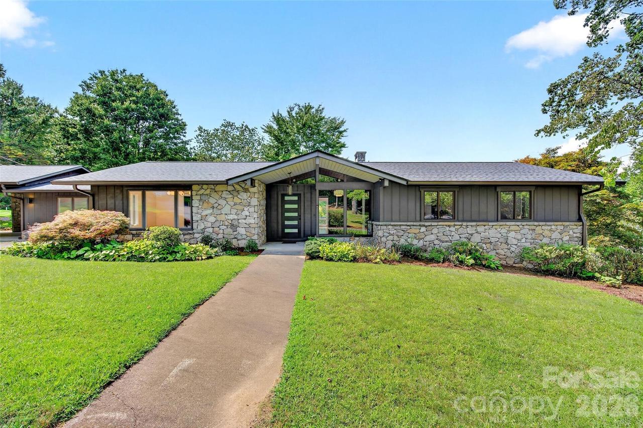 208 Dogwood Ln., Black Mountain, NC 28711