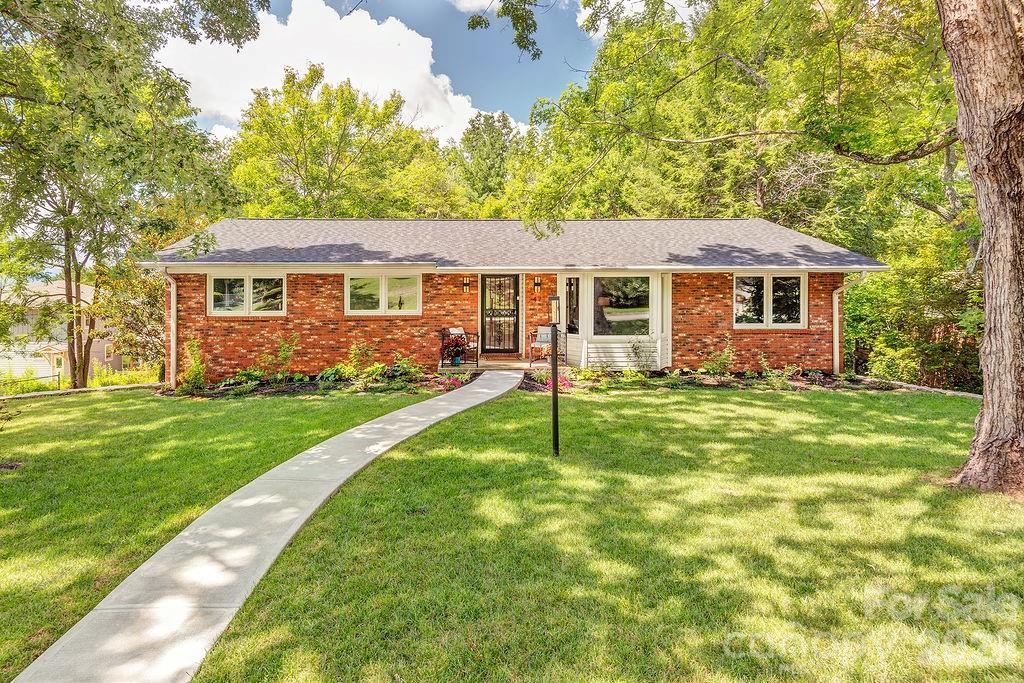47 Deerwood Dr., Asheville, NC 28805