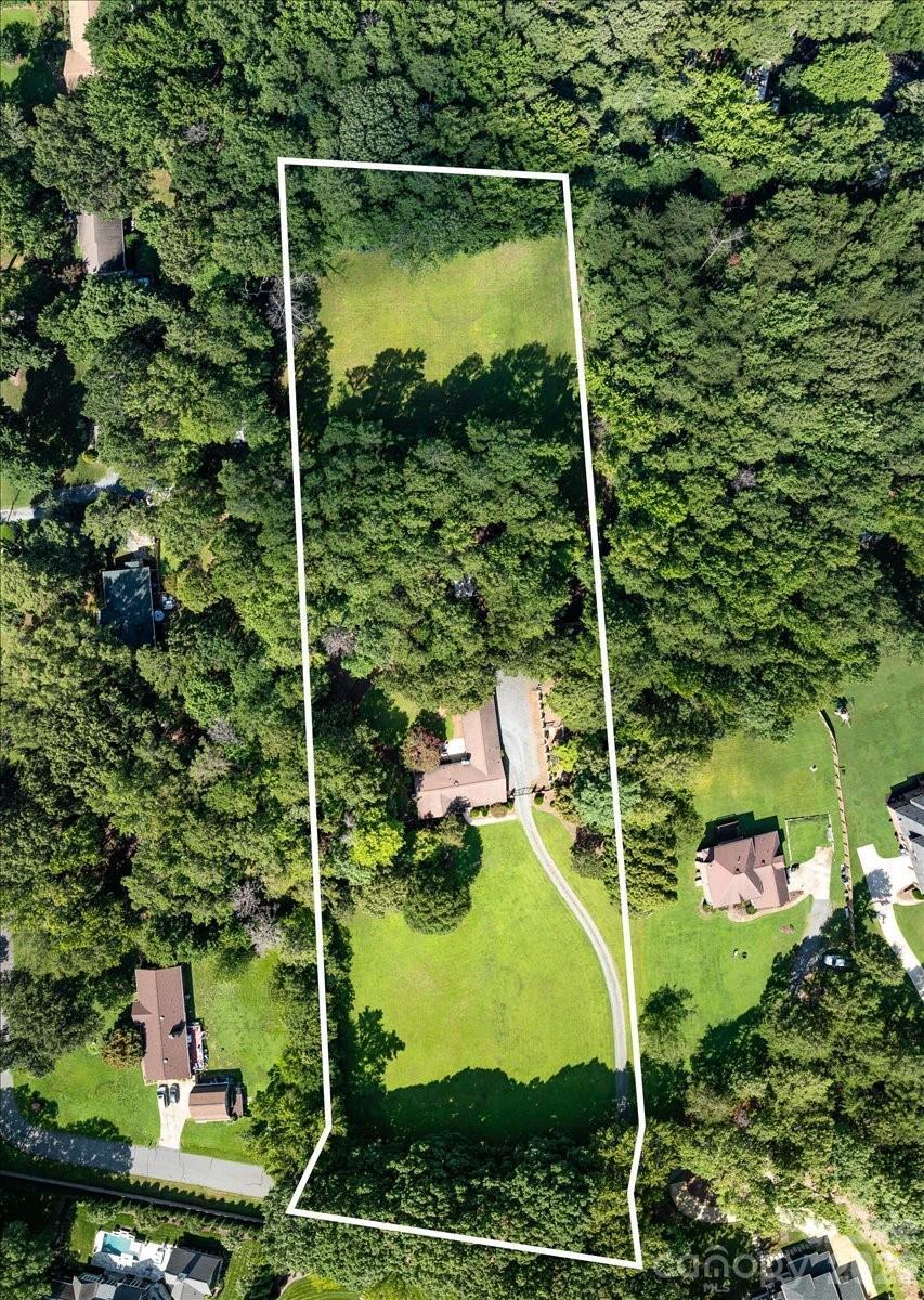 3825 Hoodridge Ln., Mint Hill, NC 28227