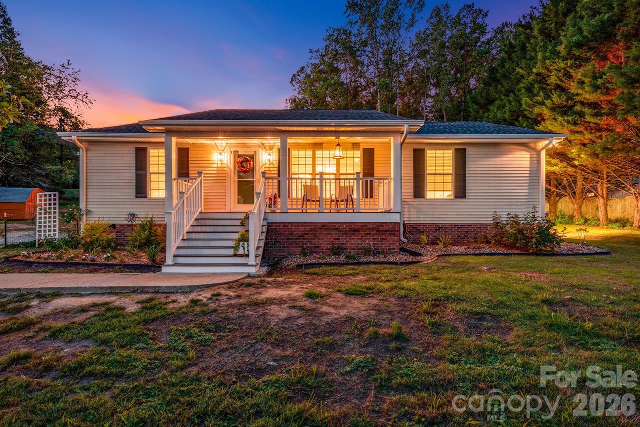 710 Stoney Mountain Rd., Hendersonville, NC 28791
