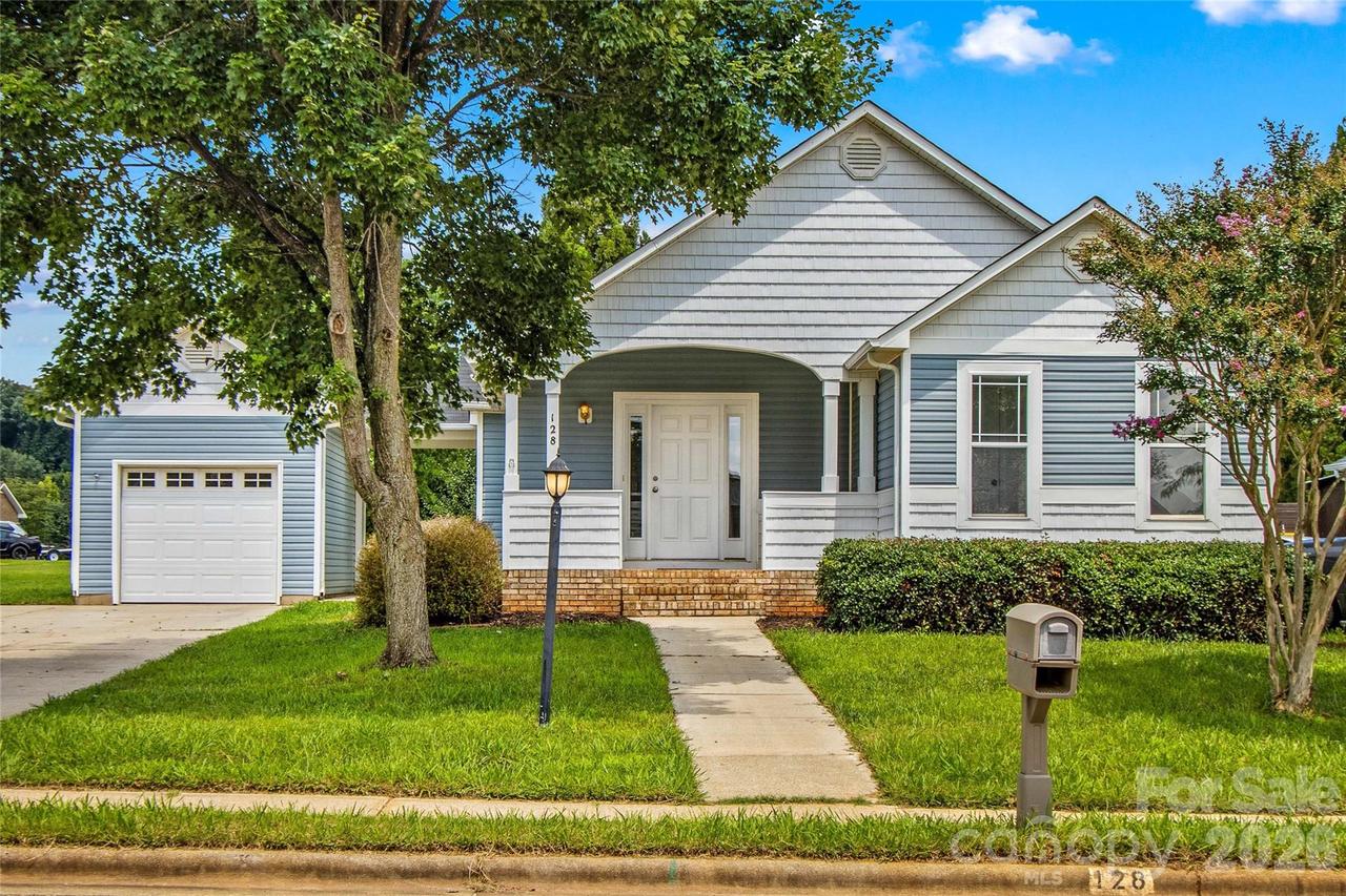 128 Tarrington Dr., Statesville, NC 28625