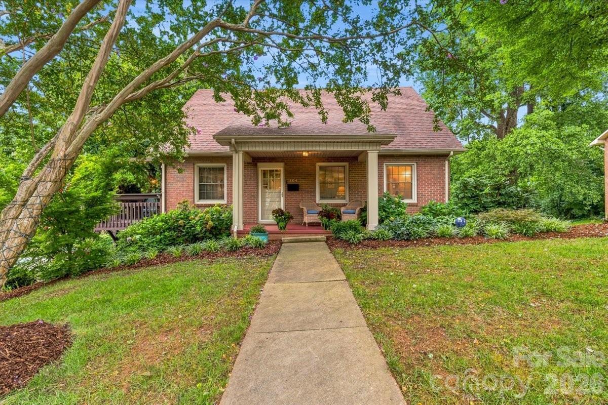 104 Hawthorne Ln., Morganton, NC 28655