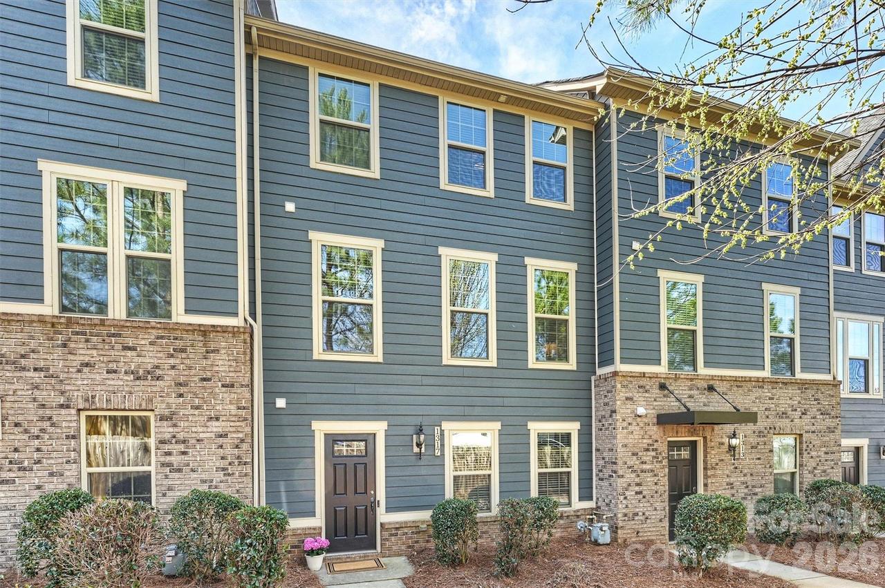 1317 Queen Lyon Ct., Charlotte, NC 28205