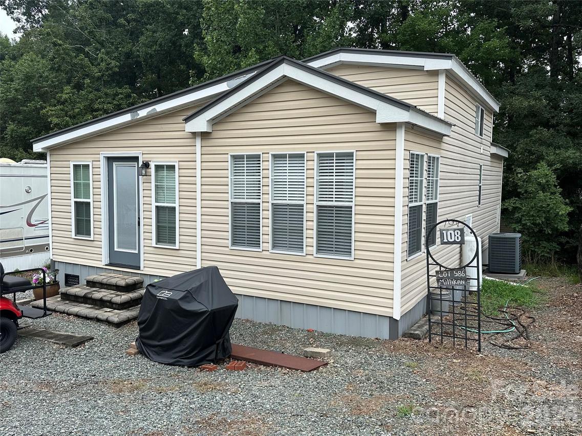 108 Hummingbird Cir., New London, NC 28127