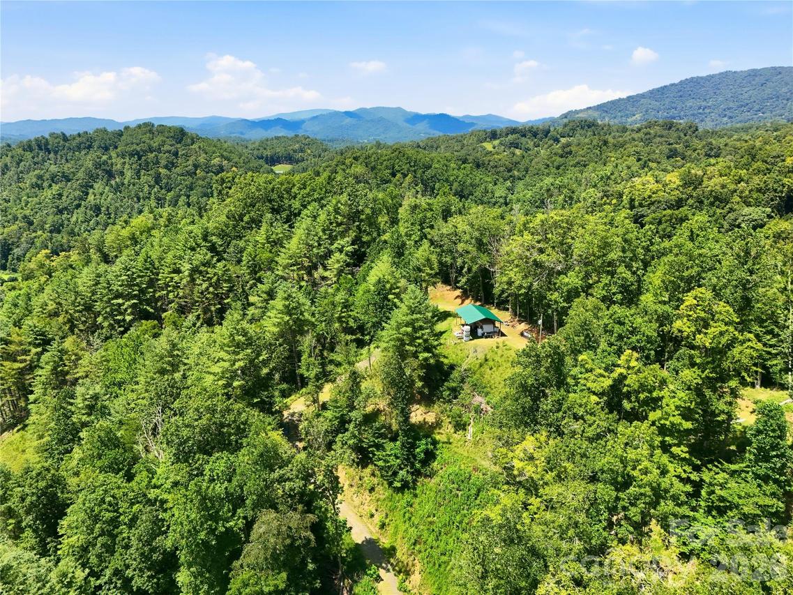 201 Solar Mountain Dr., Green Mountain, NC 28740