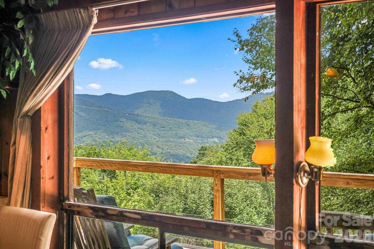 48 Easy St., Waynesville, NC 28786