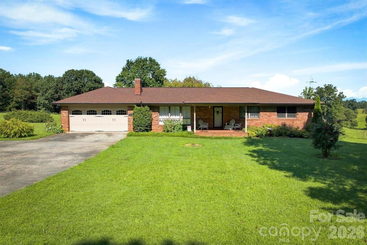 5158 Bob Farr Dr., Morganton, NC 28655
