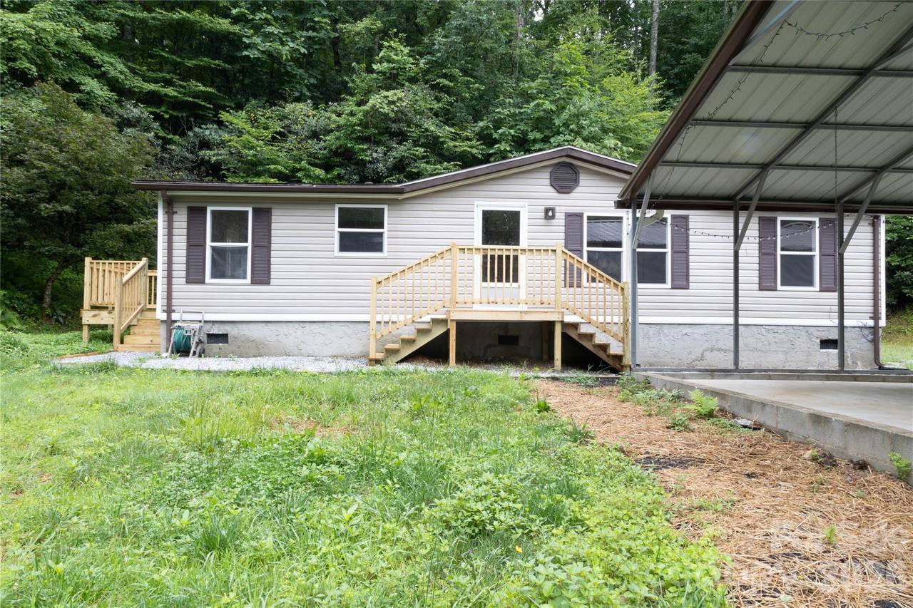 559 Old Quebec Rd., Lake Toxaway, NC 28747