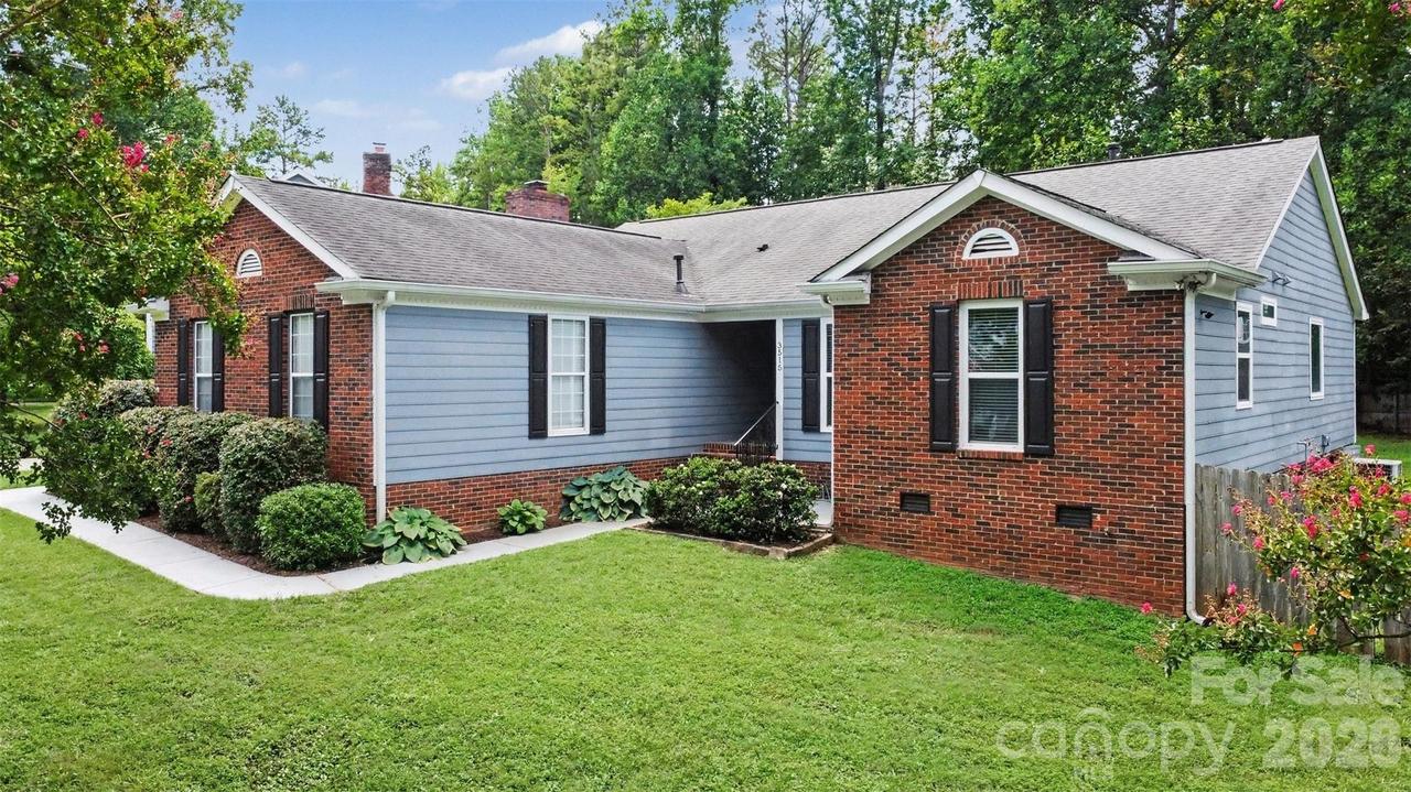 3515 Crescent Knoll Dr., Matthews, NC 28105
