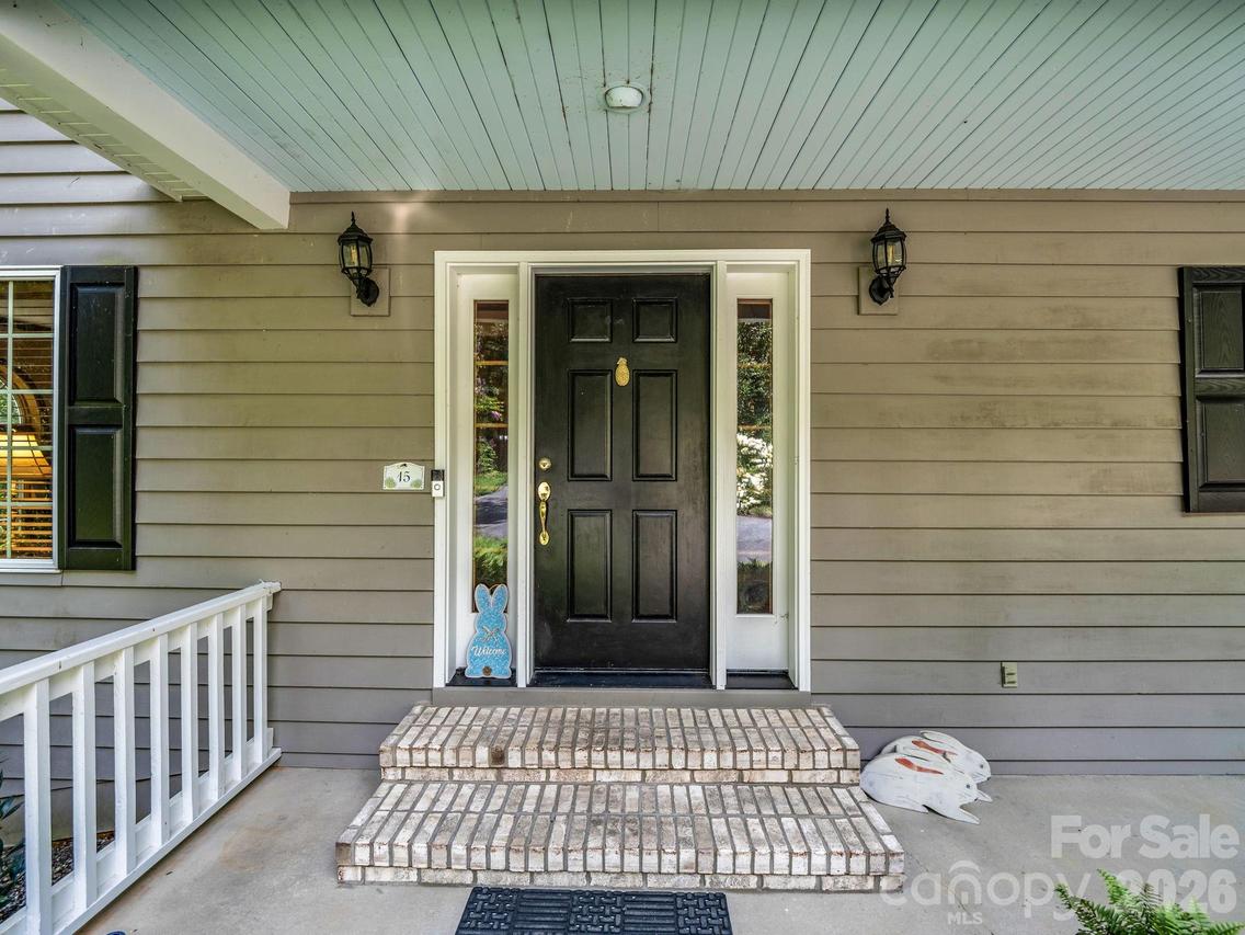 15 Ravenwood Dr., Fletcher, NC 28732