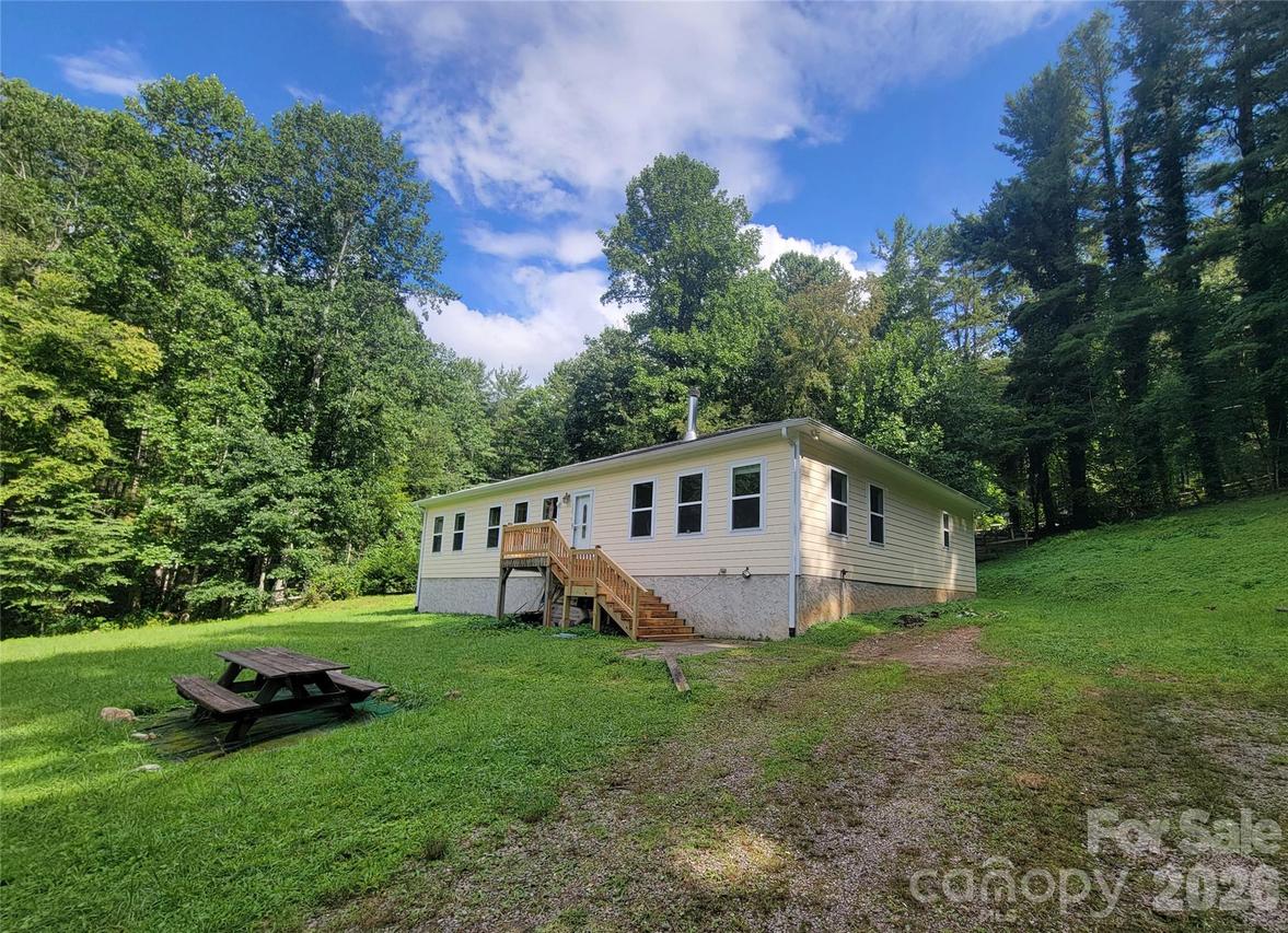 169 Roadrunner Dr., Balsam, NC 28707