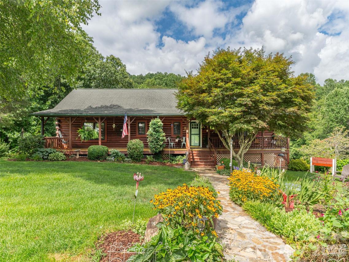 107 Tibi Ln., Waynesville, NC 28785