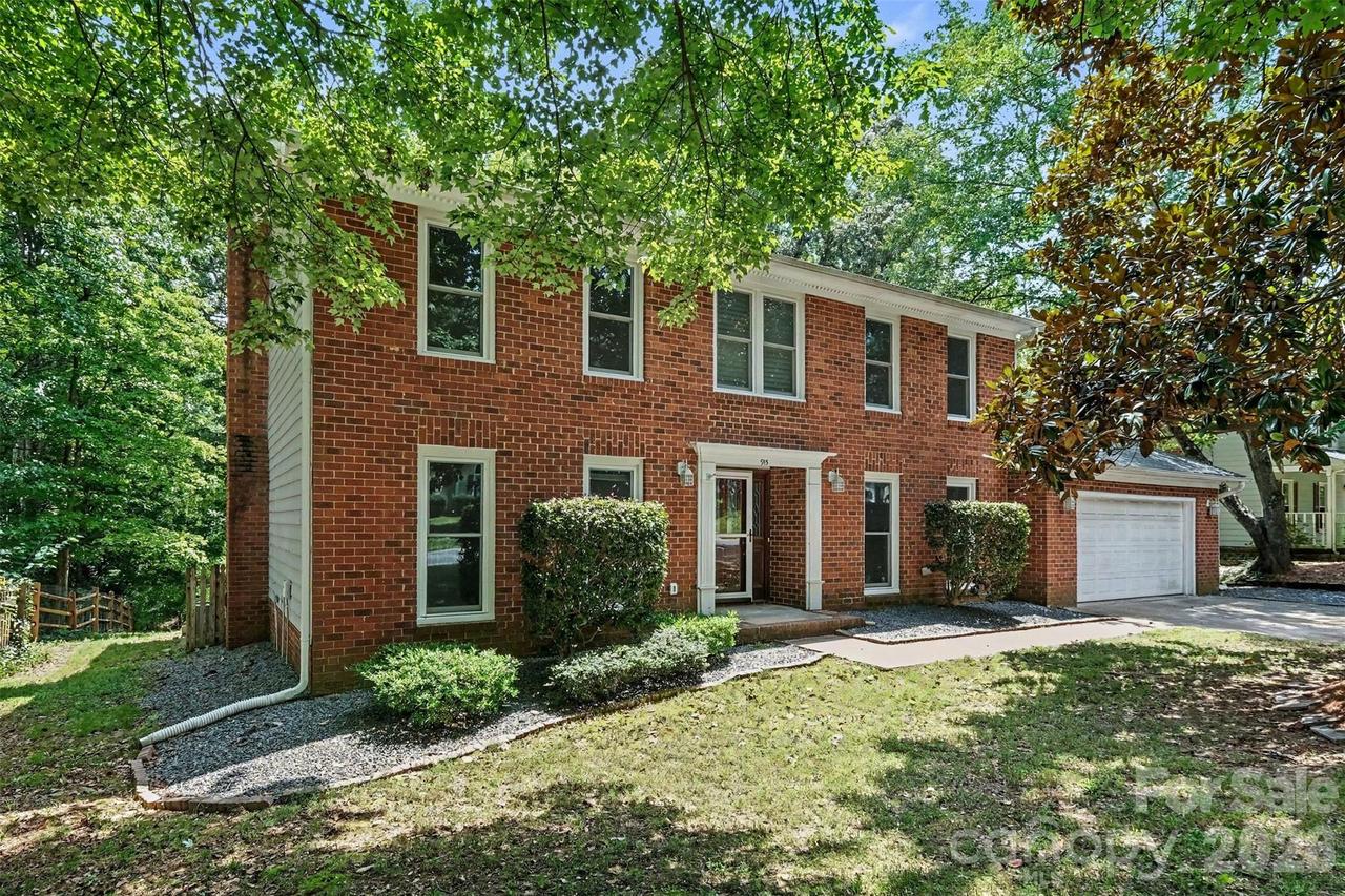 915 Brightmoor Dr., Matthews, NC 28105