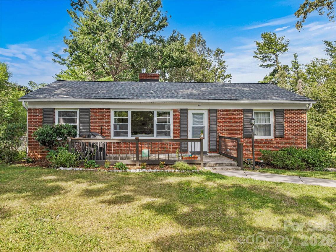 15 Lynnstone Ct., Asheville, NC 28805