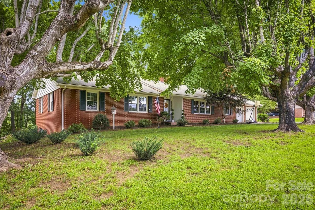 1009 Randolph Cir., Lenoir, NC 28645