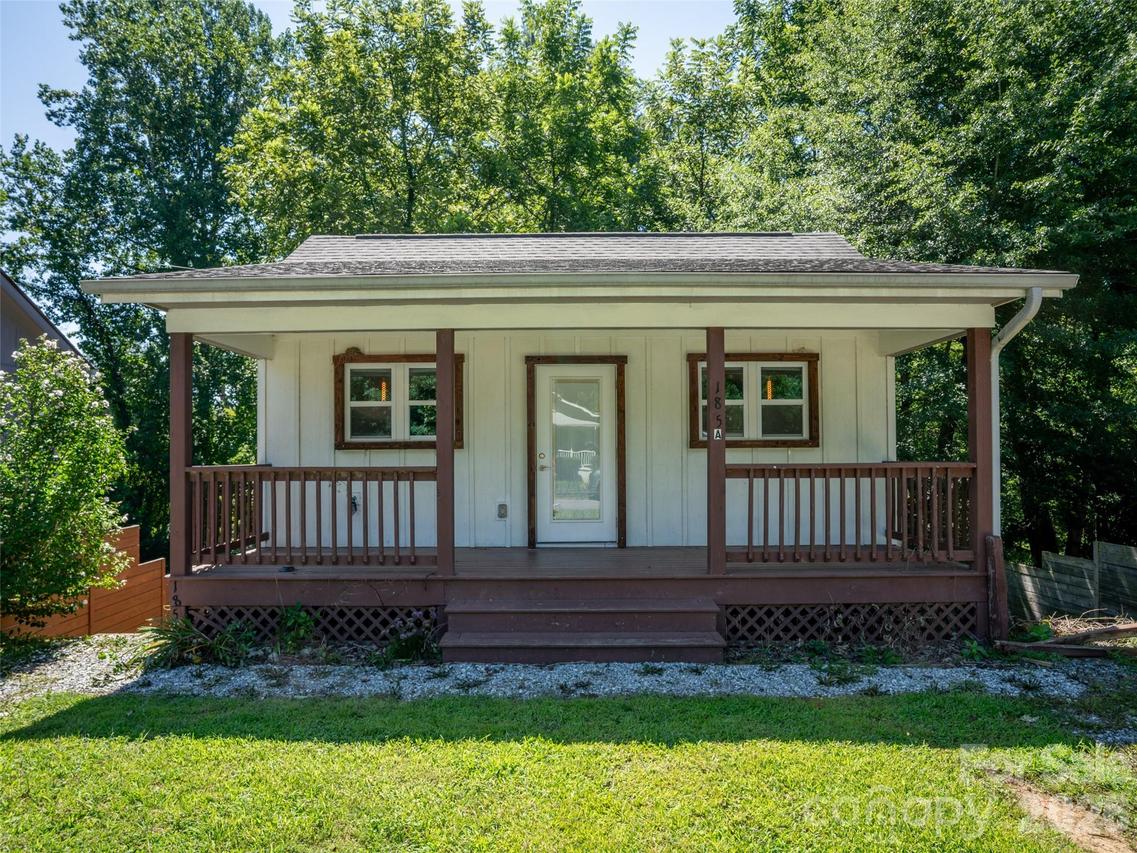 185 Duckworth Ave., Brevard, NC 28712