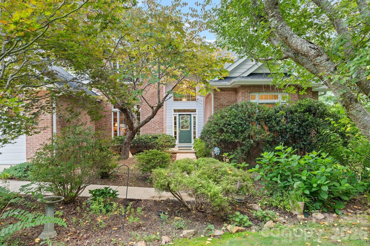 210 Clear Vista Cir., Asheville, NC 28805
