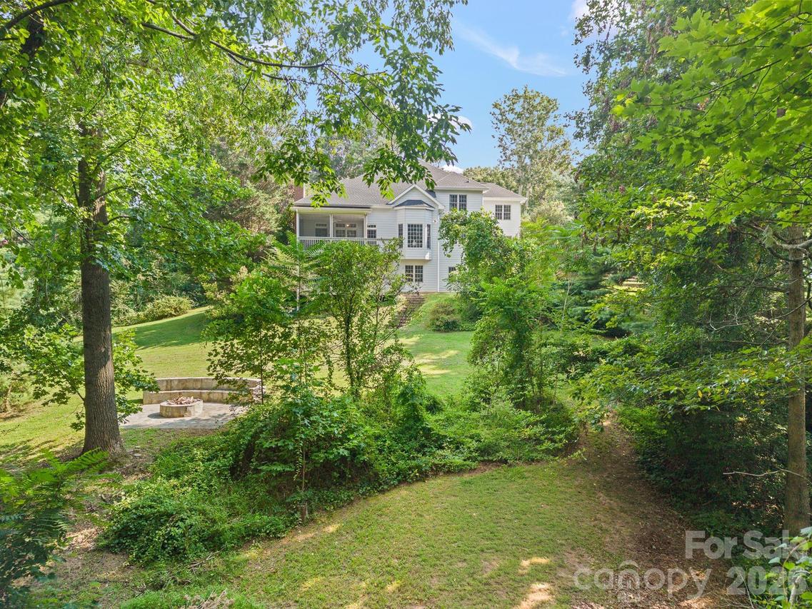 210 Clear Vista Cir., Asheville, NC 28805