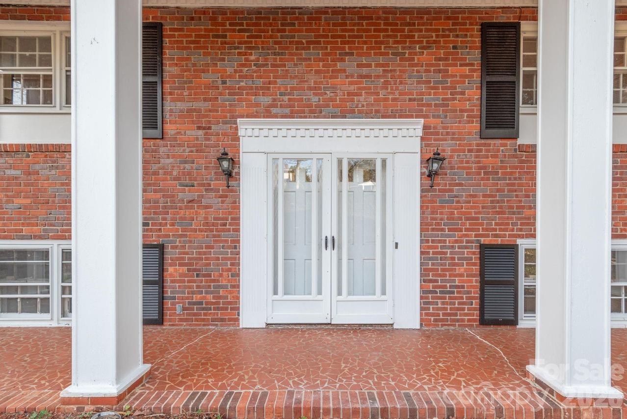 624 Brentwood Ct., Winston Salem, NC 27104