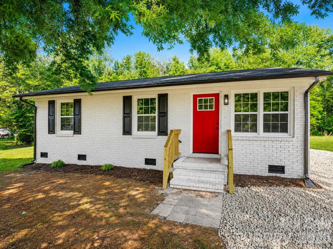 432 Springhill Dr., Matthews, NC 28104