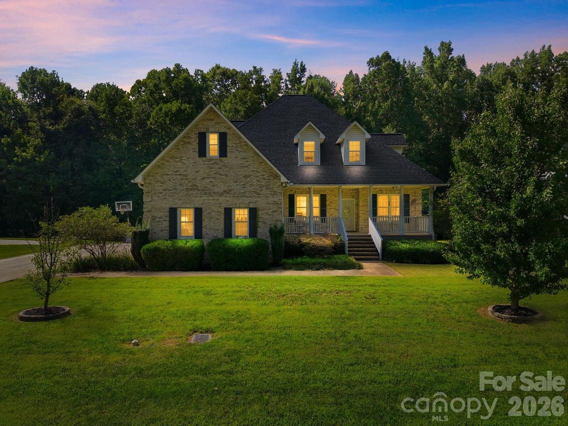 421 De Lara Cir., Salisbury, NC 28146