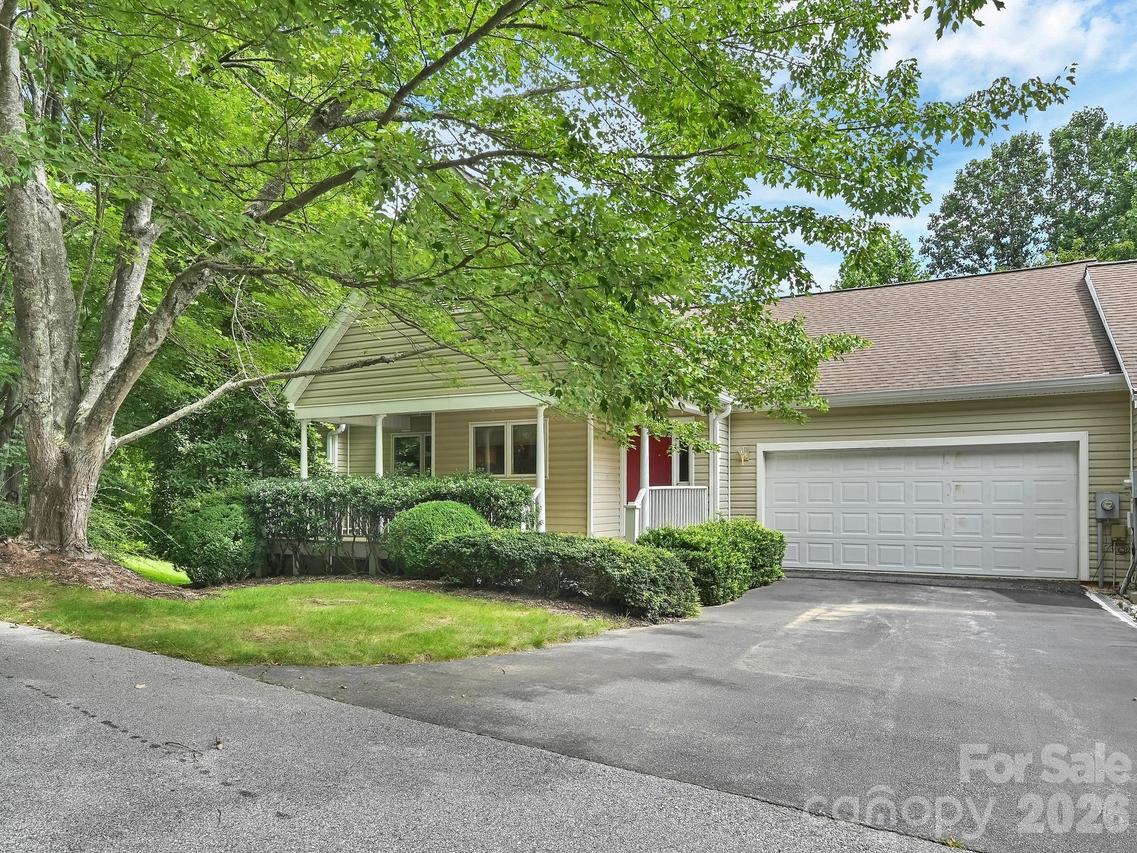 101 Valley Hill Dr., Hendersonville, NC 28791
