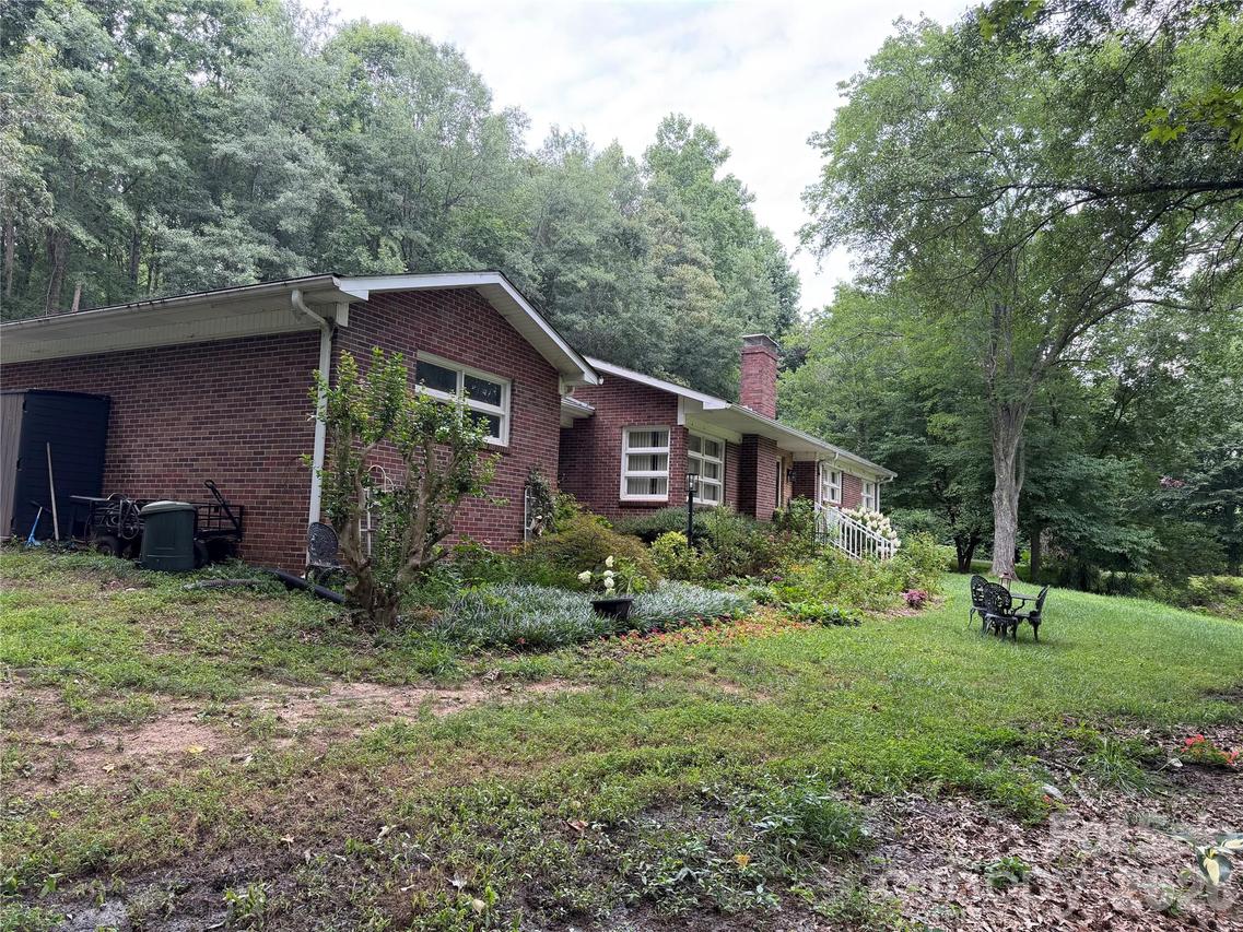 215 Mariposa Rd., Stanley, NC 28164