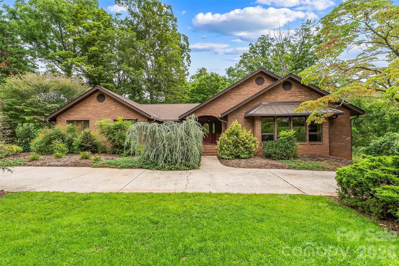 60 Monte Vista Dr., Waynesville, NC 28786
