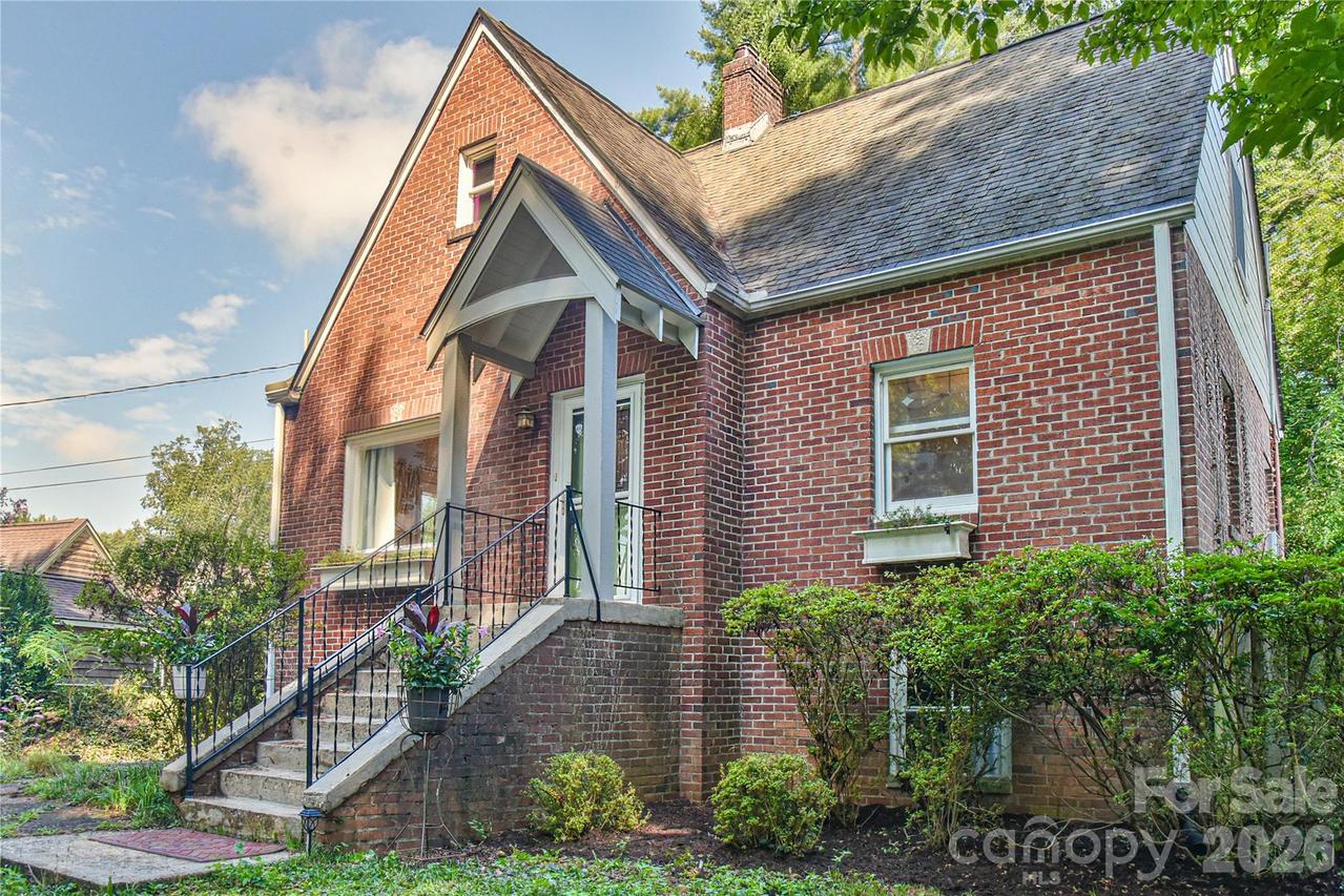 64 Arthur Rd., Asheville, NC 28806