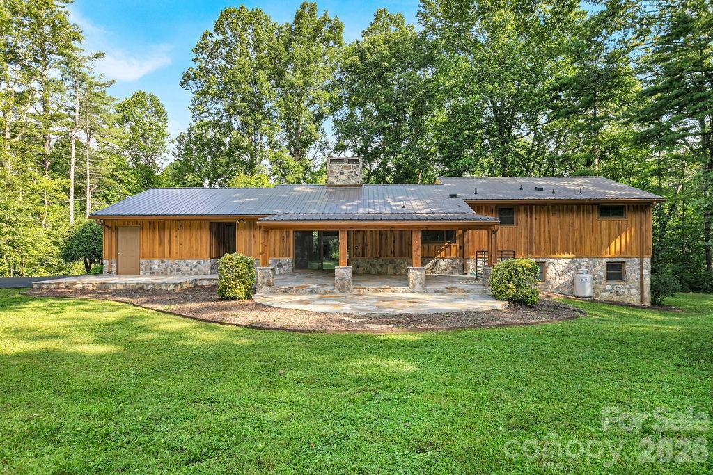 100 Ashton Ln., Brevard, NC 28712