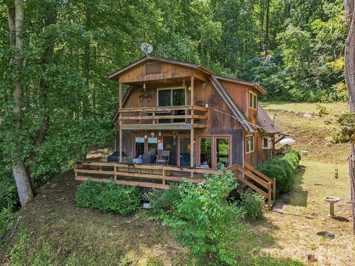 518 Nicholson Cove Rd., Cullowhee, NC 28723