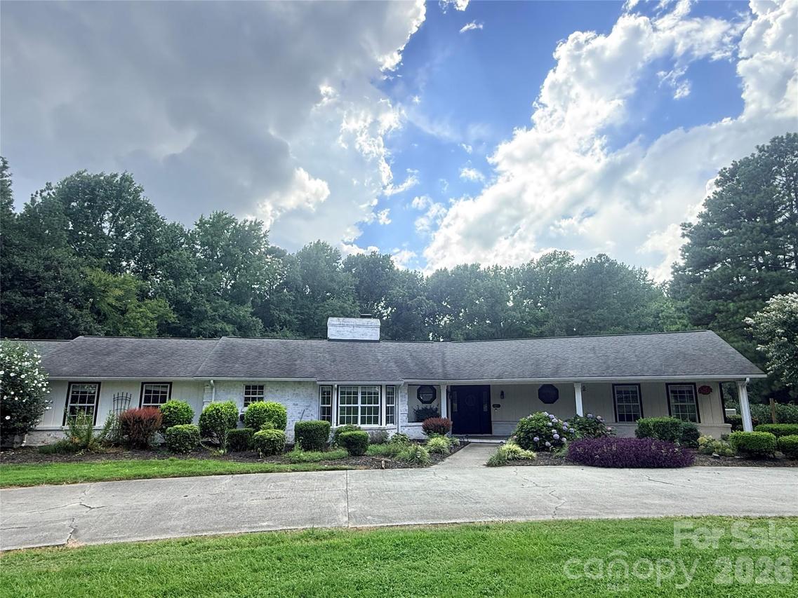 1018 Woodland Forest Dr., Waxhaw, NC 28173