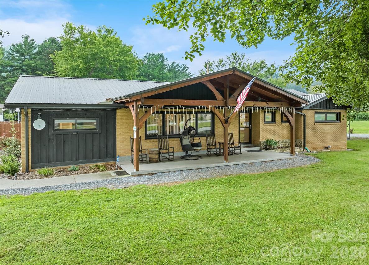 2906 Jonathan Creek Rd., Waynesville, NC 28785
