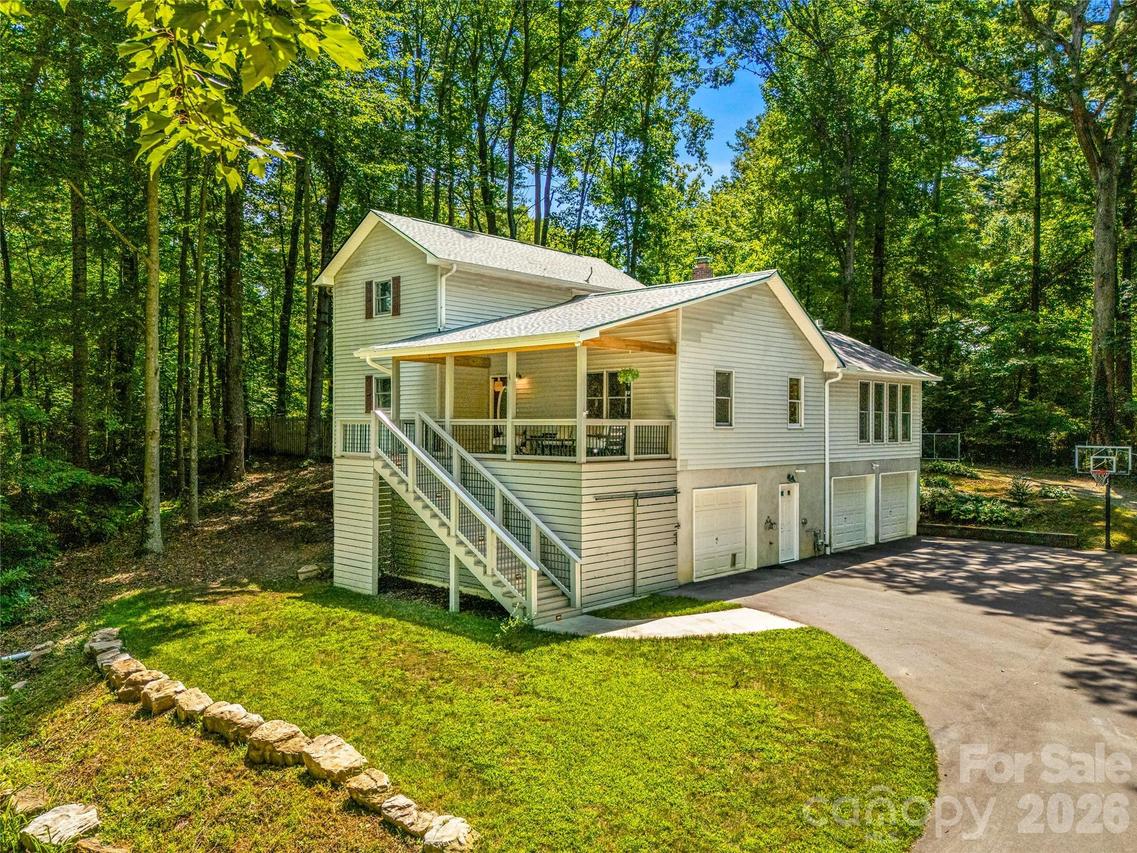 70 Promised Ridge Dr., Hendersonville, NC 28791