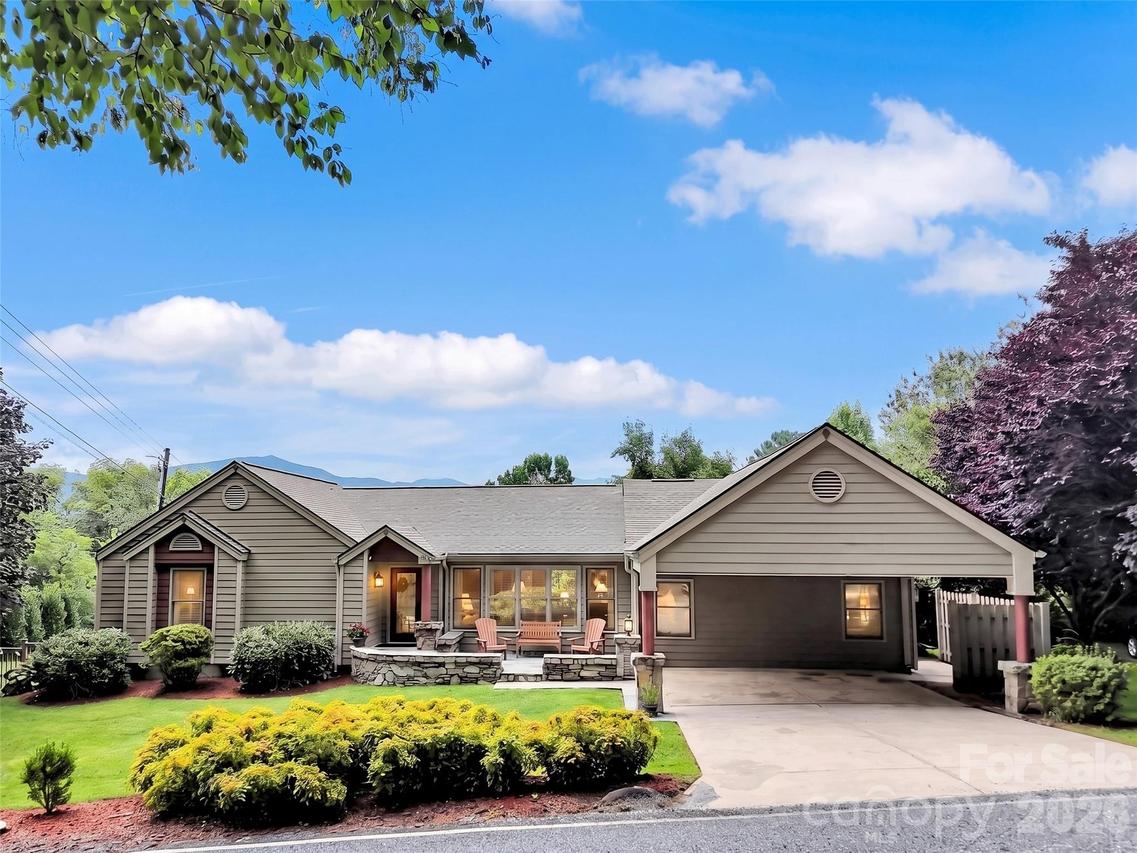 936 Little Mountain Rd., Waynesville, NC 28786