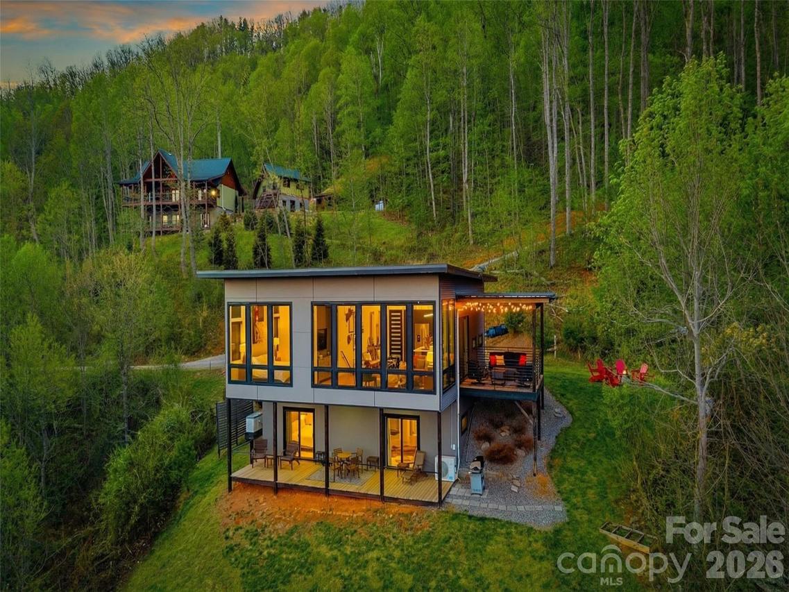 147 Bluff Creek Ter., Candler, NC 28715