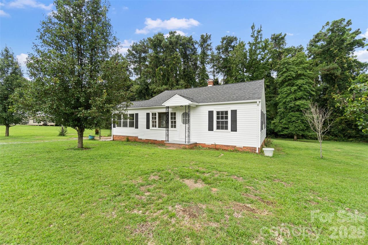 842 Moores Lake Rd., Wadesboro, NC 28170