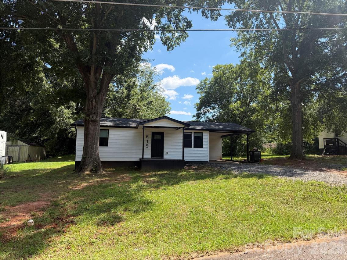 615 E Saunders Ave., Newton, NC 28658