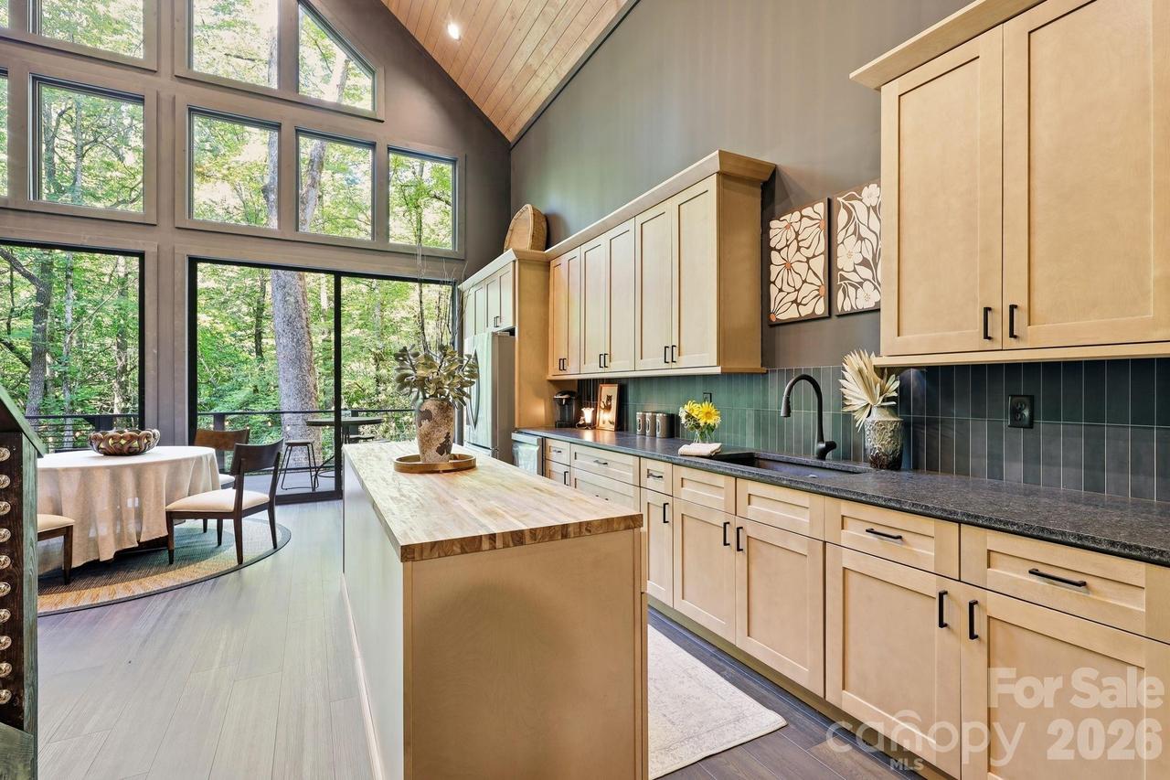 2272 Evans Rd., Hendersonville, NC 28739