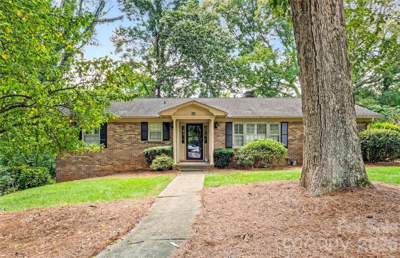 560 Kelway Pl., Winston Salem, NC 27104
