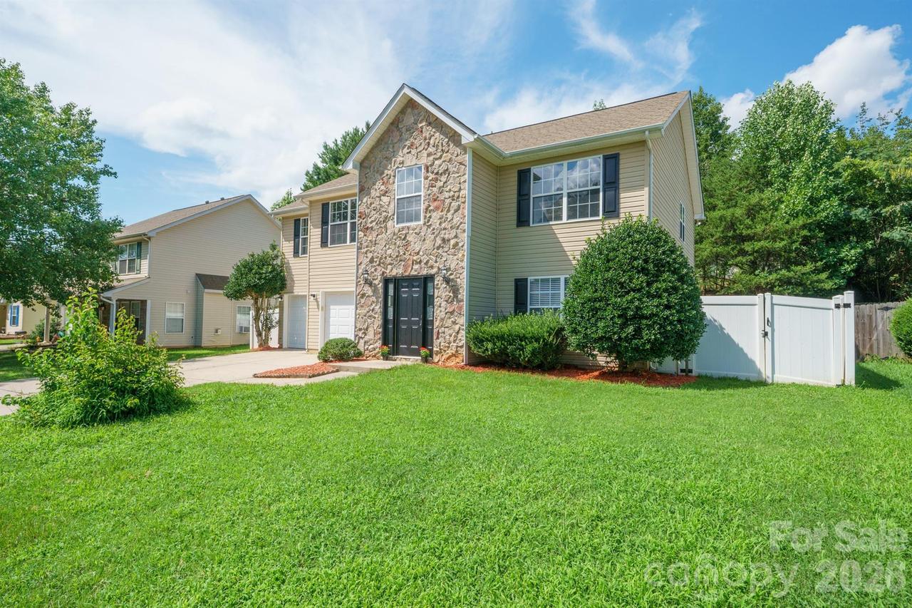 2646 Amber Crest Dr., Gastonia, NC 28052