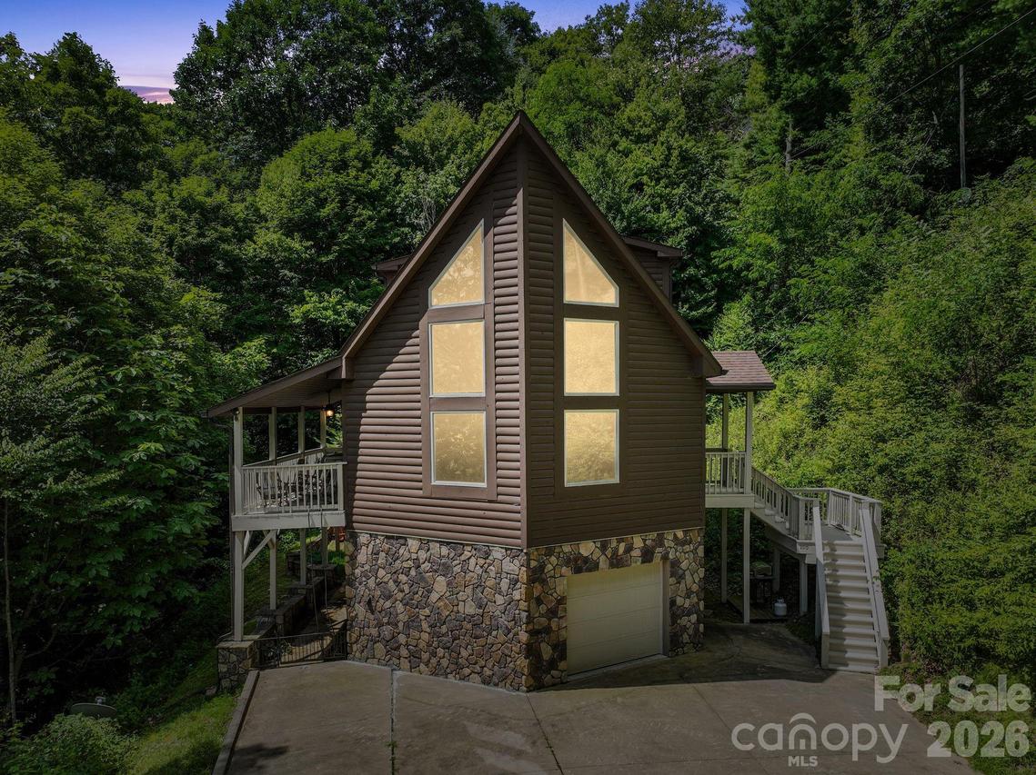 100 Moonshineholler Dr., Maggie Valley, NC 28751