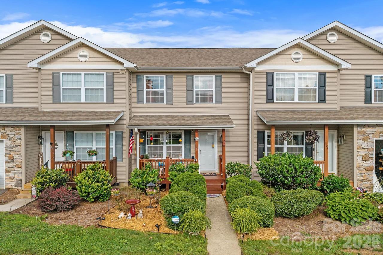 109 Loch Haven Rd., Swannanoa, NC 28778