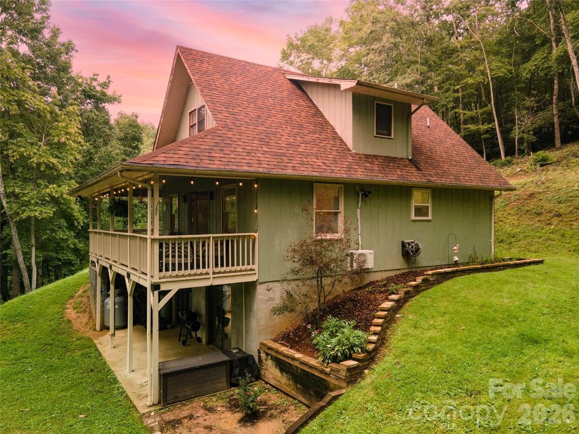 426 Meadowood Ln., Burnsville, NC 28714