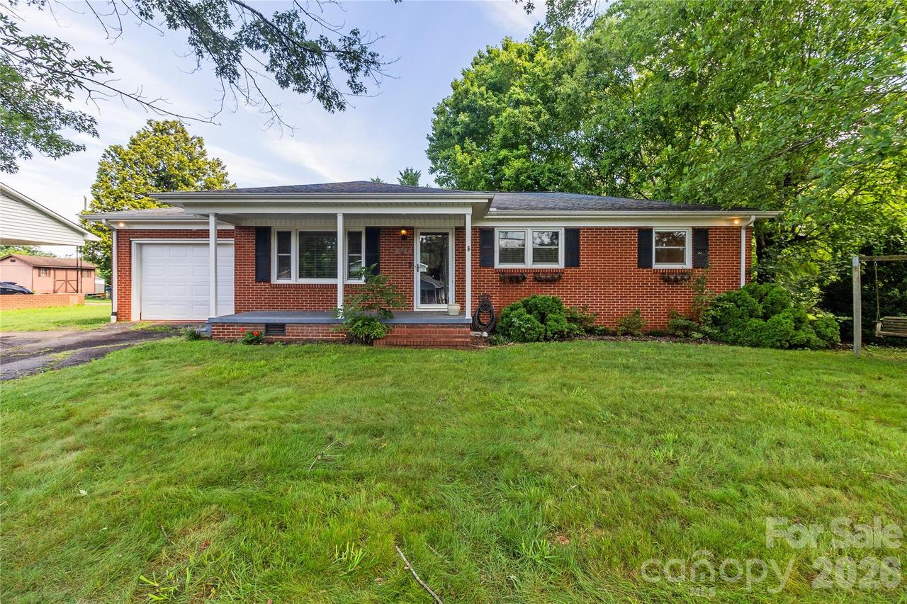 704 Pineburr Ave., Valdese, NC 28690