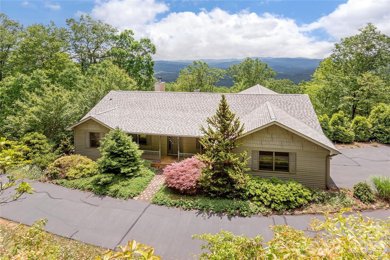 131 N Forge Crest Dr., Mills River, NC 28759