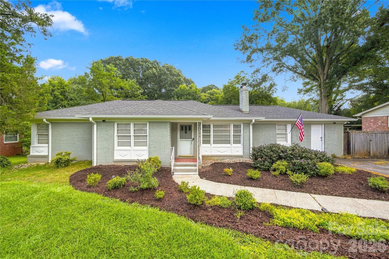 6142 King George Dr., Charlotte, NC 28213