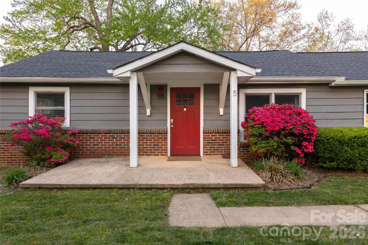 5 Shadowlawn Dr., Asheville, NC 28806